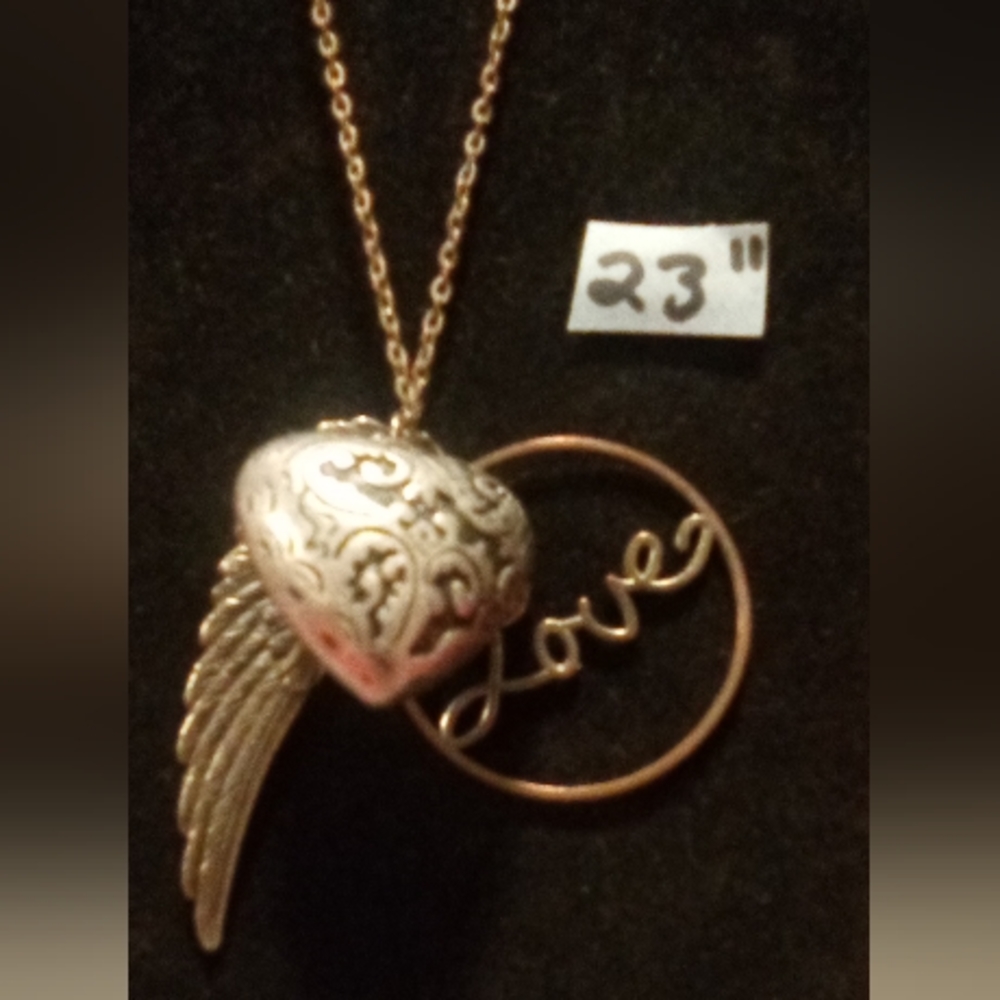 Heart & Wing charm necklace w/ gift box